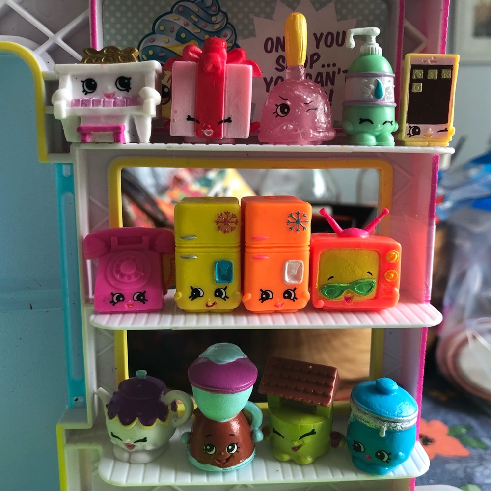 Shopkins Lot of 23 assorted figures appliances etc